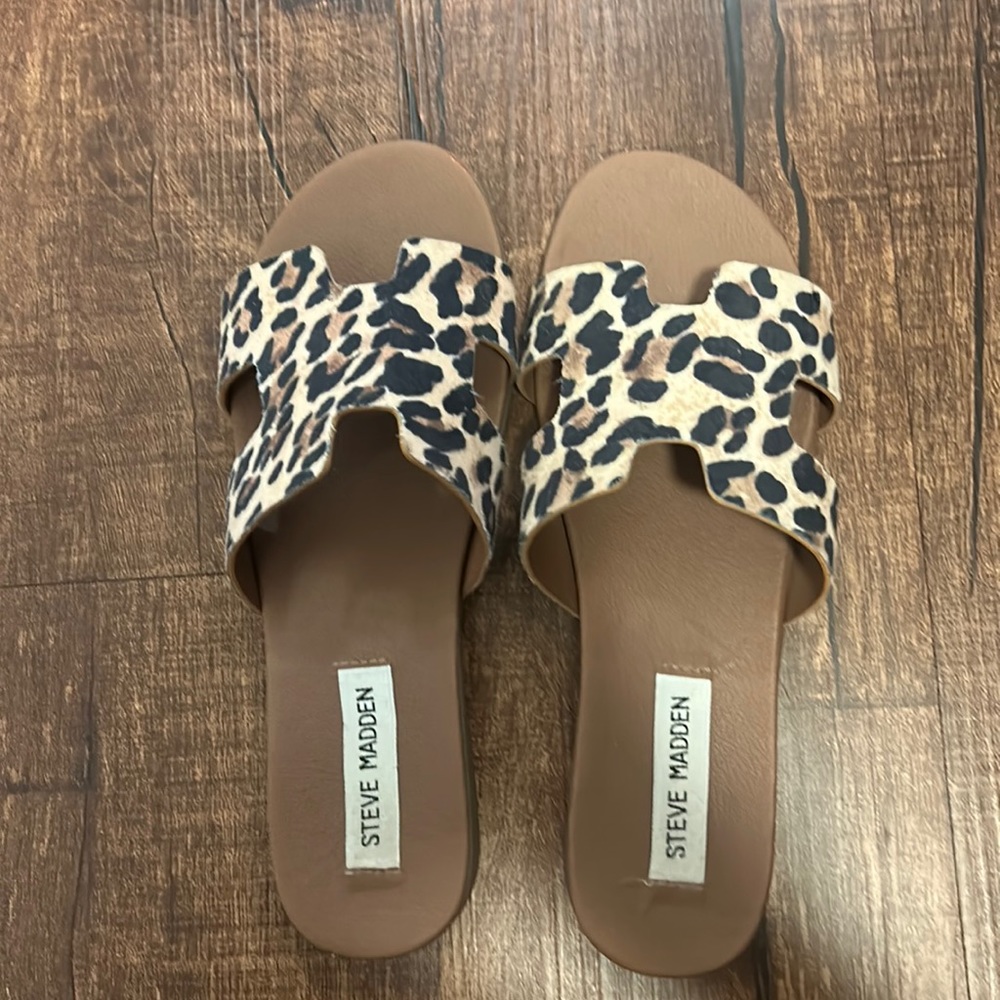 Steve Madden leopard slides